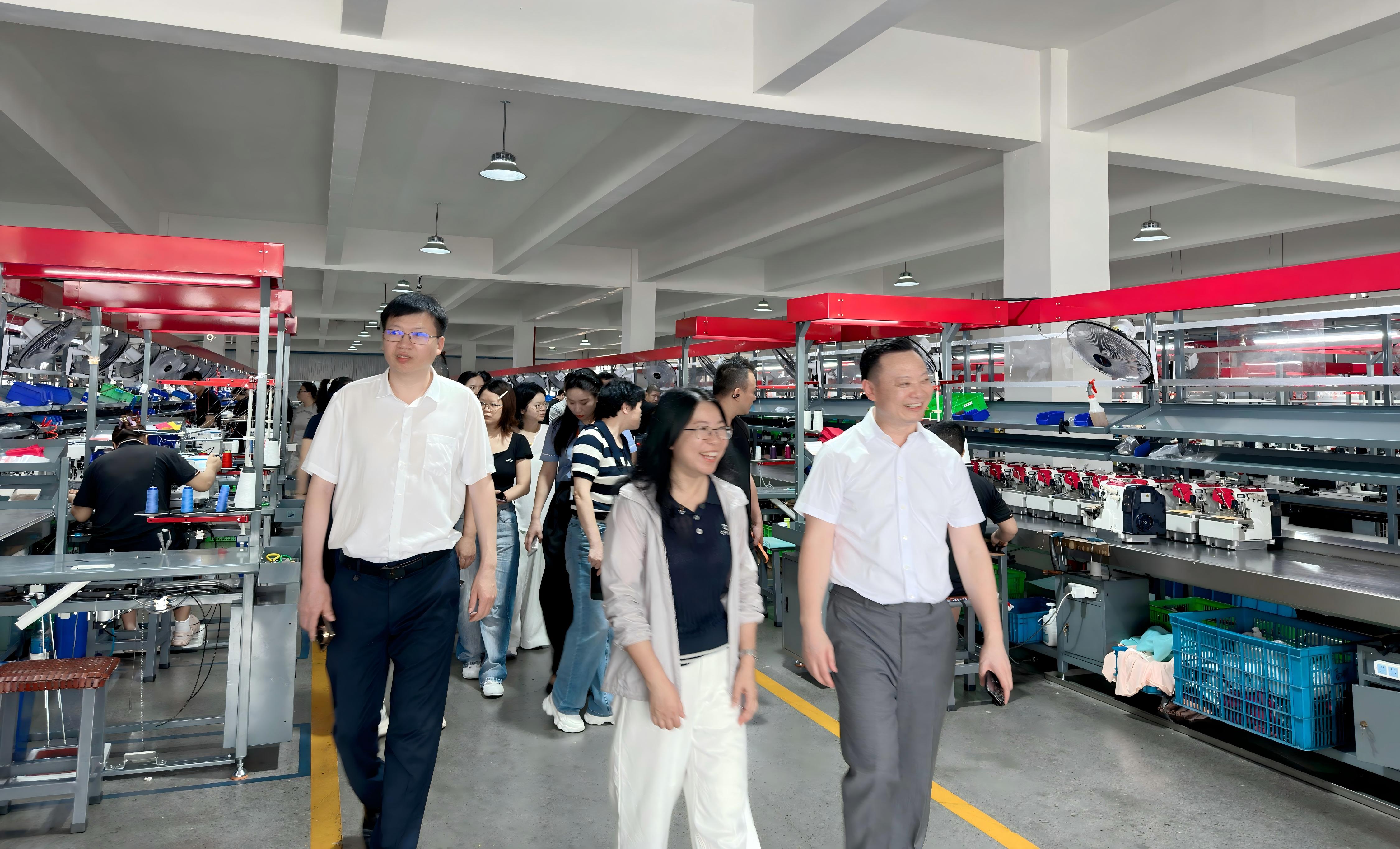 椒江区经科局组织辖区近二十家企业莅临翔科参观
